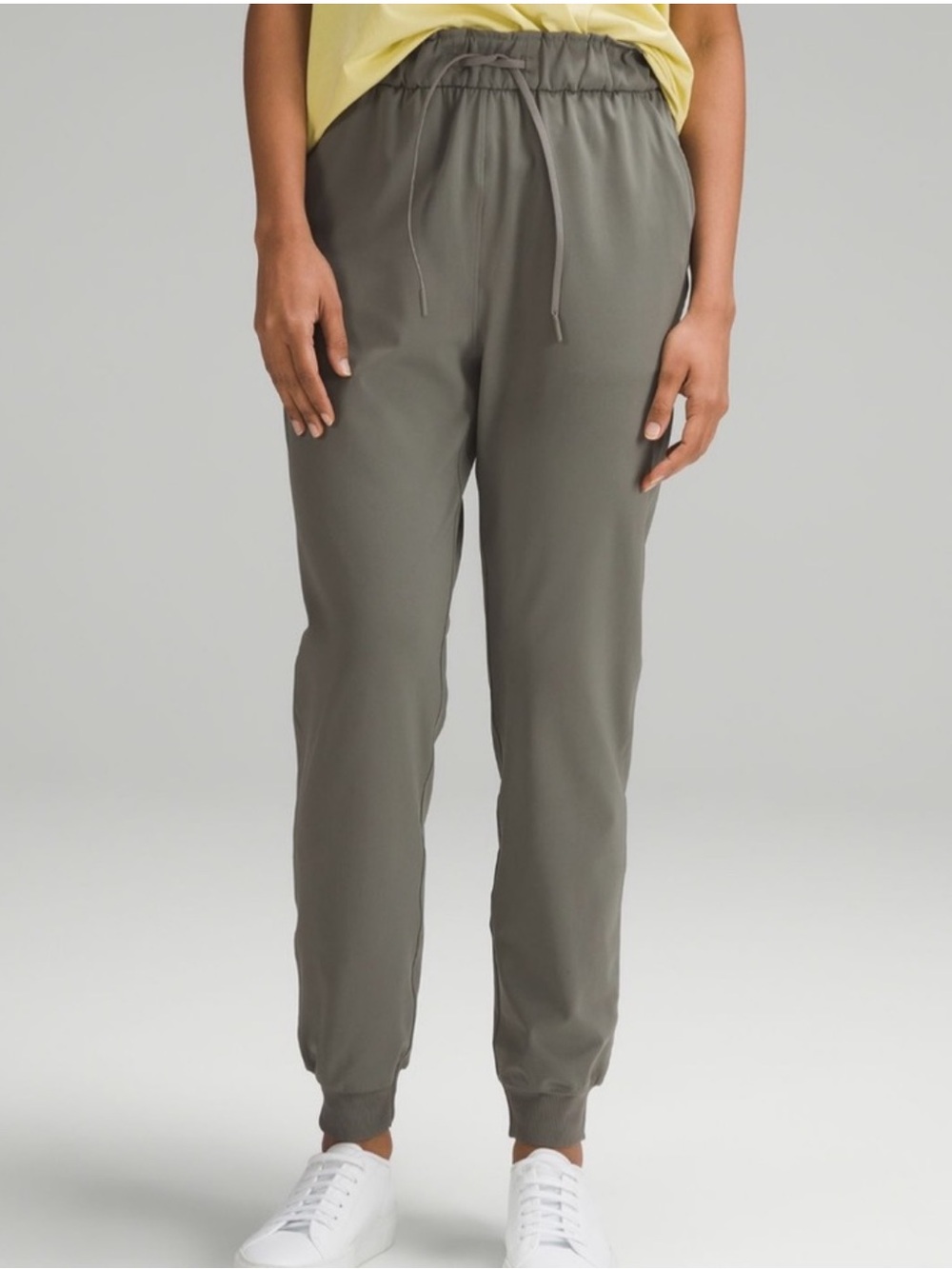 Lululemon Women's Grey and Green Joggers